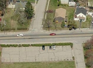 910 W Shore Rd, Warwick, RI 02889