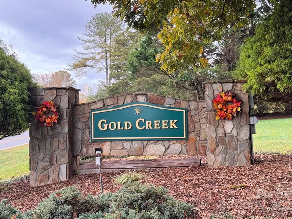 5696 Gold Creek Bay Dr, Hickory, NC 28601