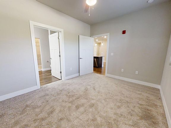 3rd image of 907 E Oak St #10885196
