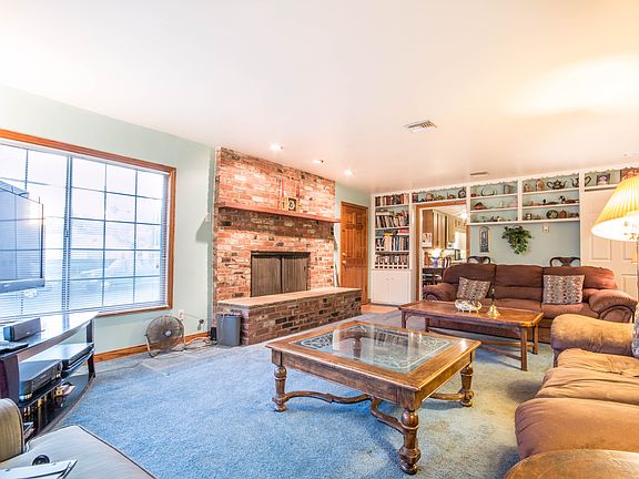 Floor to Ceiling fireplace