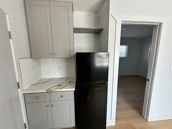 Kitchen, with the fridge included