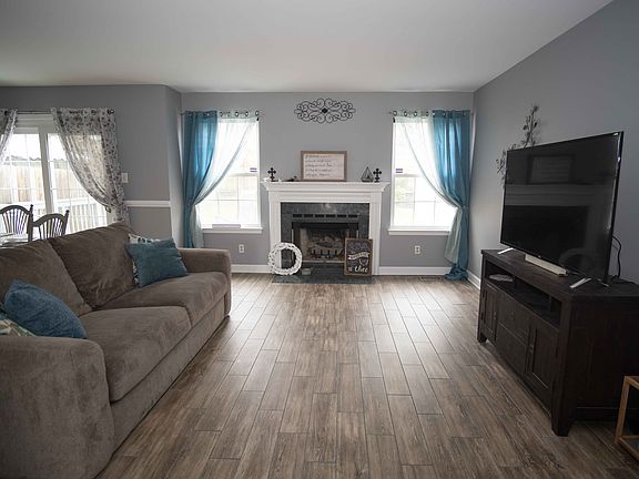3rd image of 124 Dogwood Dr
