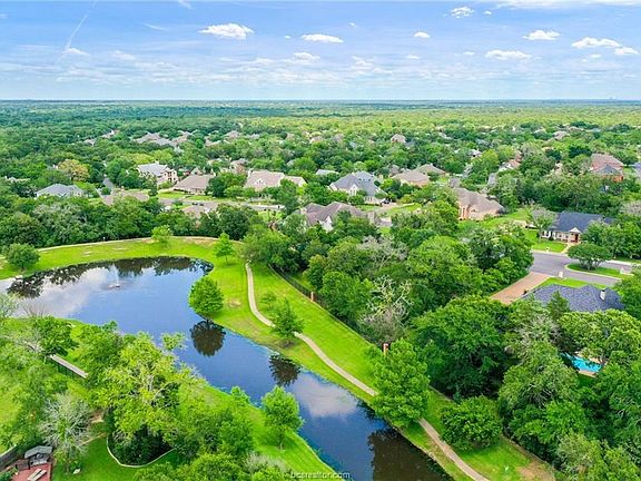 2nd image of 9206 Lake Forest Ct N