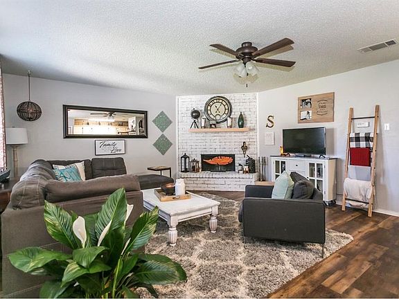 4th image of 556 Edwards Dr