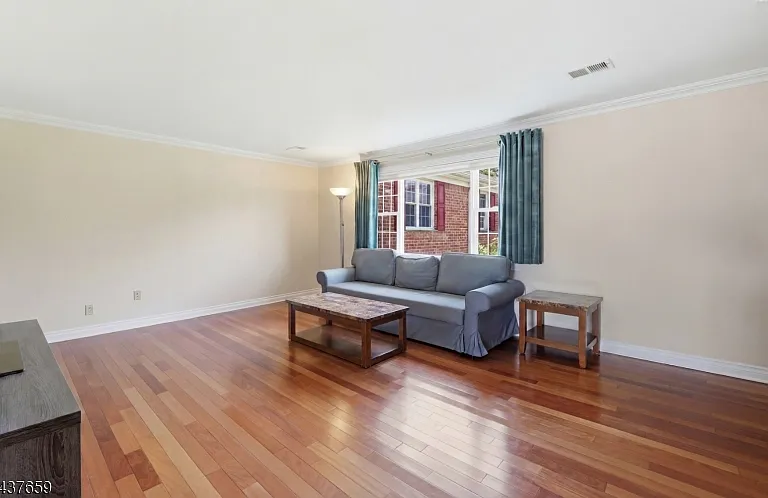 67-75 New England Ave #69B — Photo 2