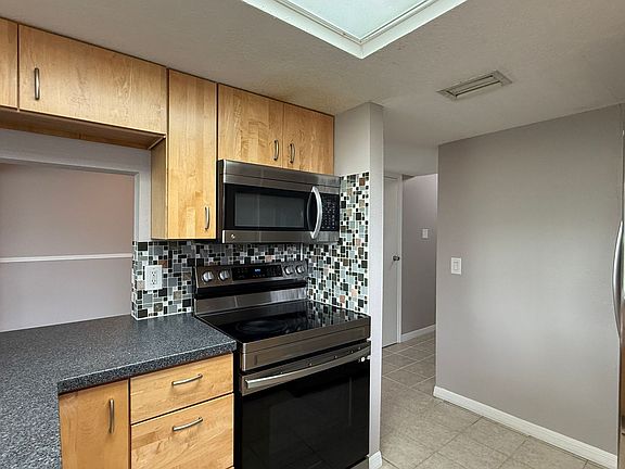 4th image of 343 Caribbean Dr