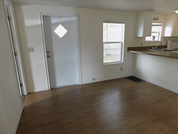 5th image of 106 NE 13th Ave