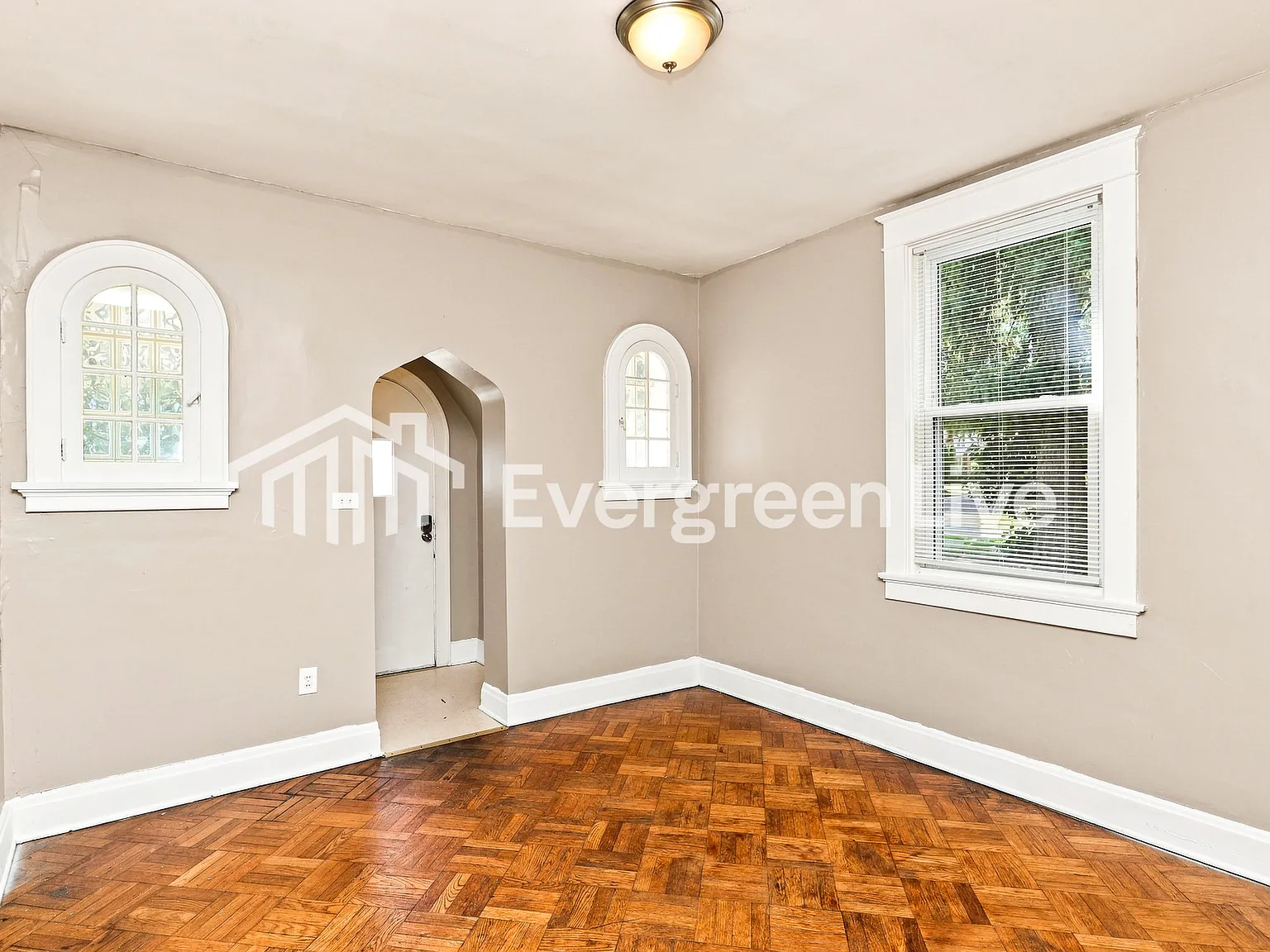 5 bed, 2.0 bath, 2004 sqft, $1,895 — Photo 4