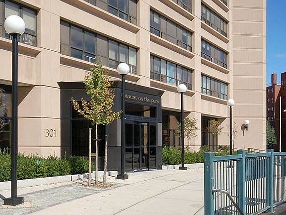 3rd image of 301 Cathedral Pkwy APT 4R