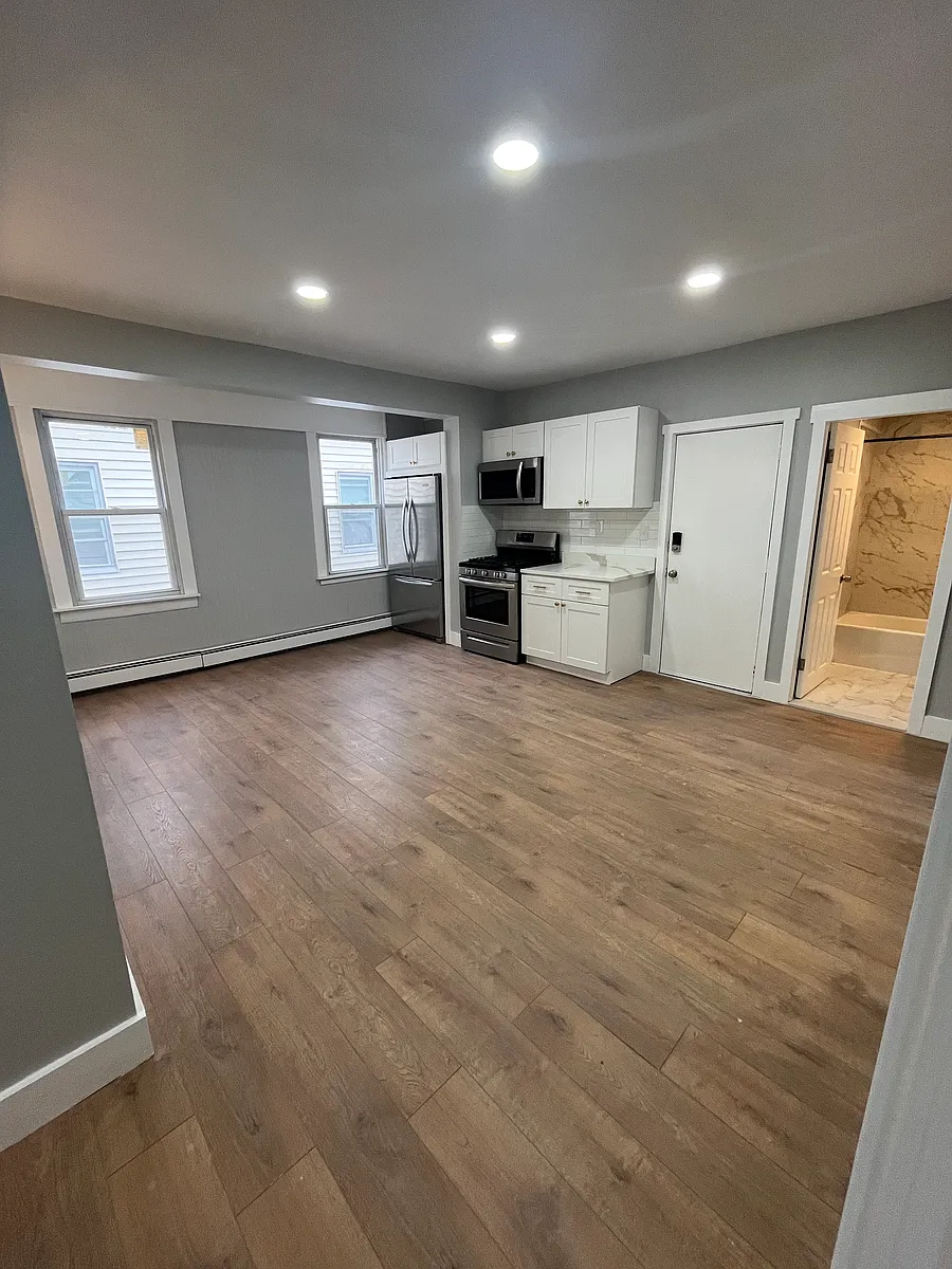 Building Photo - 27 S Whipple St #2