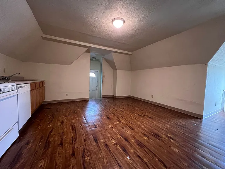 445 Baird Street — Photo 16