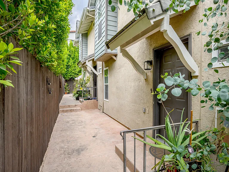 2359 Mira Vista Ave #F — Photo 17