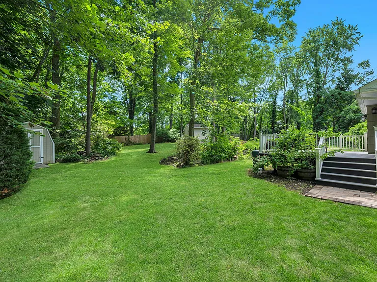 336 Dix Hills Rd #1 — Photo 31