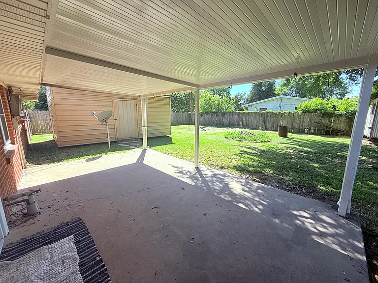 413 Lynn St — Photo 6