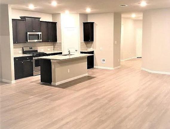 5th image of 3012 Lark Ln
