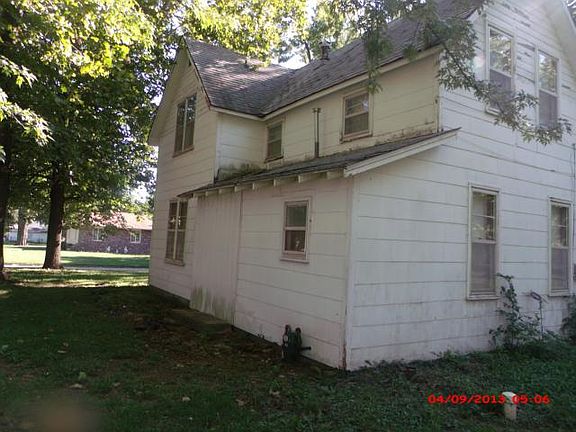 3rd image of 445 E 2nd Ave