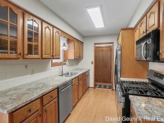 4th image of 1017 Princeton Ct