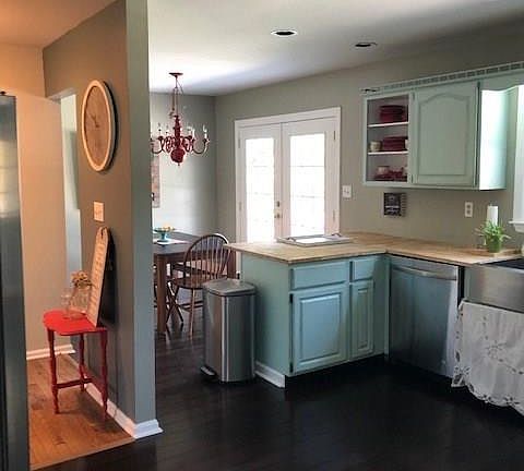 3rd image of 102 Southwood Dr