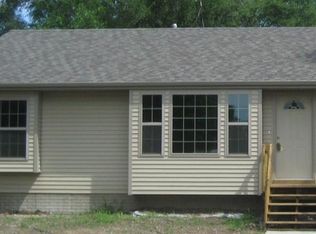 818 E 27th Ct, Des Moines, IA 50317