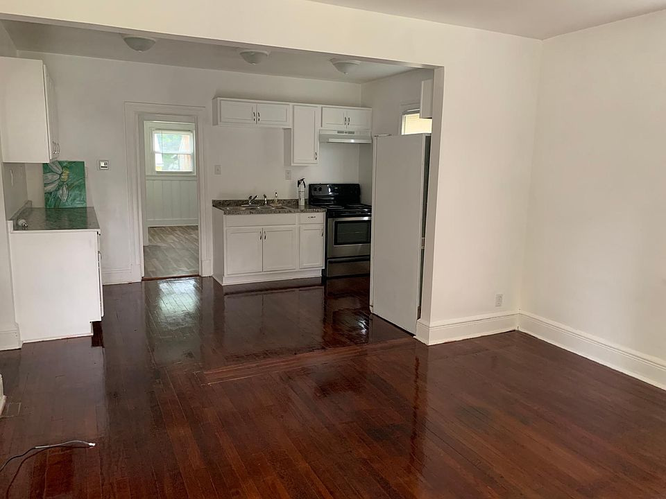 1st image of 1423 Young St