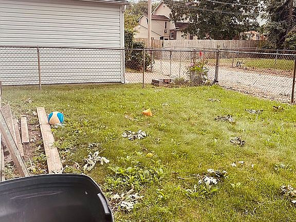 5th image of 3127 Chandler Ave