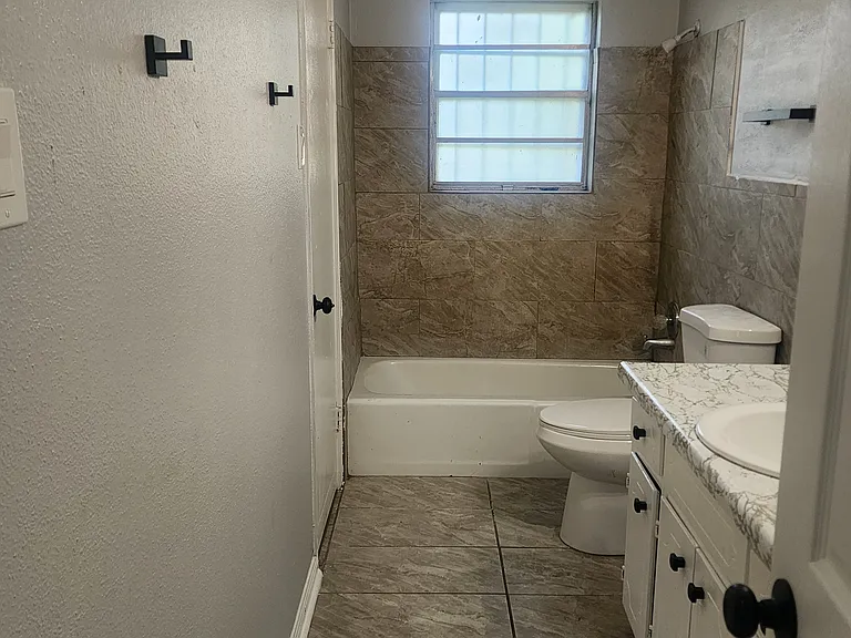 2166 Fortune Ave — Photo 4