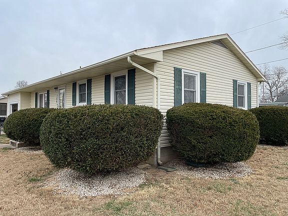 3rd image of 104 N Westview Dr