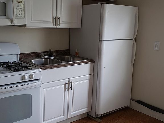5th image of 38 Freebody St #303