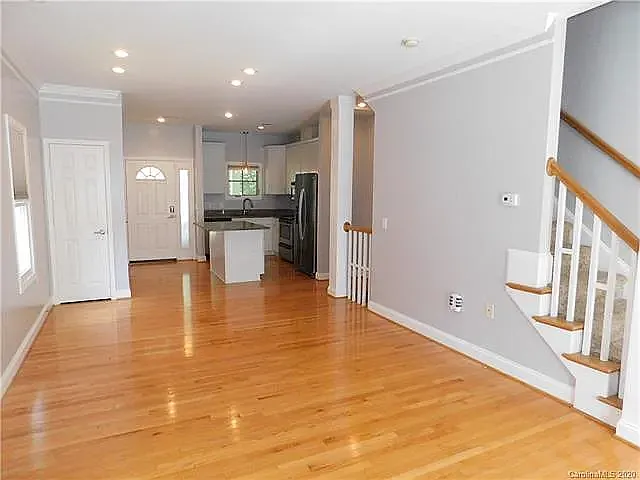 733 Grandin Rd — Photo 7