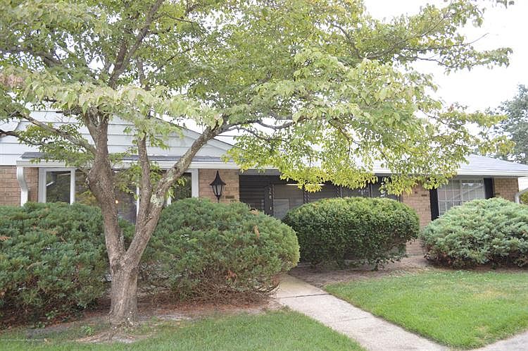 1st image of 36 Buckingham Dr #B