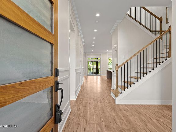 3rd image of 407 Elohi Pl