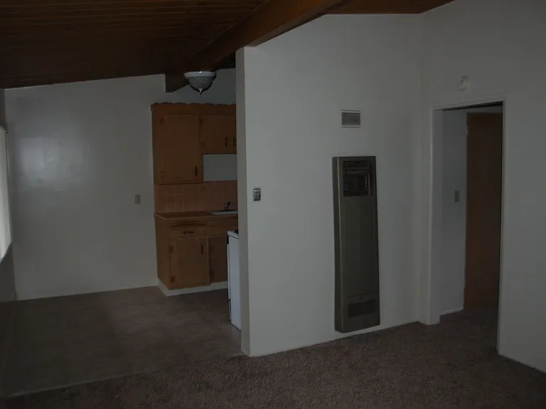 277 W Alamar Ave — Photo 4