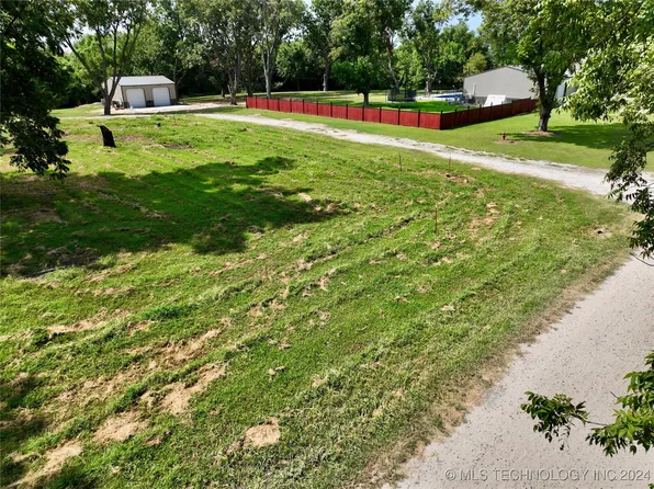 1 Saltsman Ln, Eufaula, OK 74432