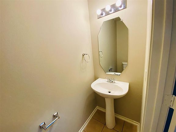 5th image of 12422 Jasmine Brook Ln