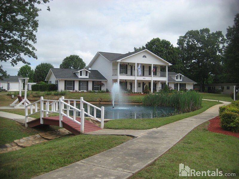 1st image of 1505 Ewing Dr