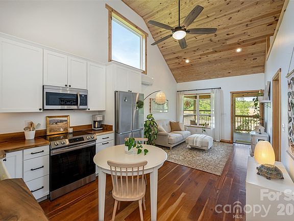 5th image of 18 N Bear View Dr