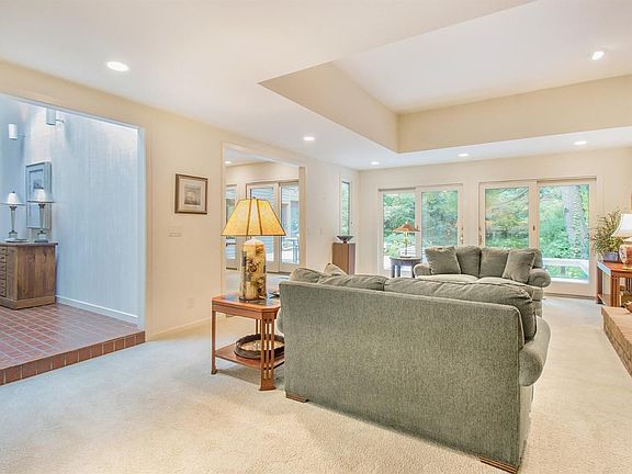 5th image of 920 Aberdeen Dr