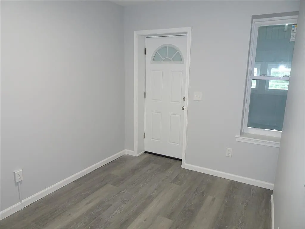 3 bed, 1.5 bath, 1456 sqft, $1,950 — Photo 3
