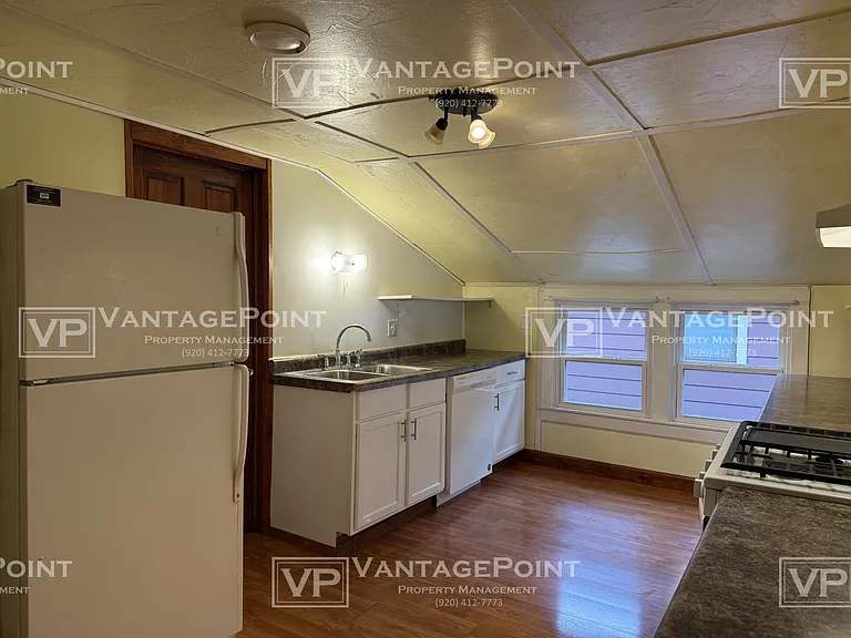 220 S Maple Ave — Photo 18