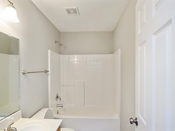 4th image of 230 Emerald Isle Dr
