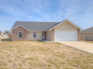 2701 Neosho Heights Cir, Neosho, MO 64850