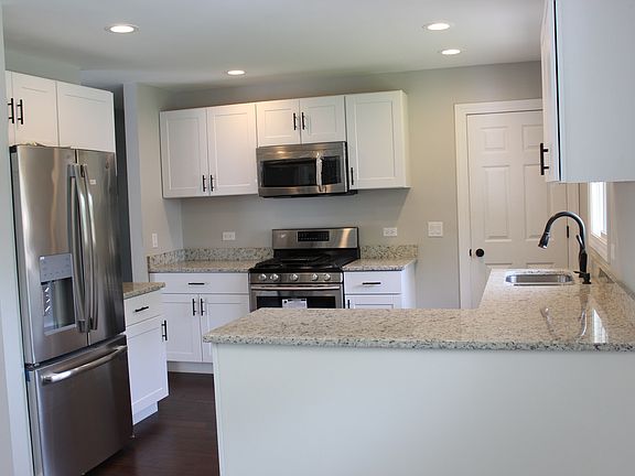 3rd image of 630 N Edgelawn Dr