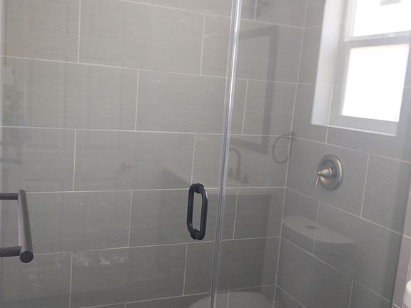 3rd image of 6817 Yolanda Ave