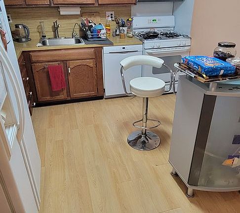 2nd image of 9906 Bustleton Ave APT B13