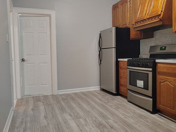 2nd image of 1592 Lincoln Pl #1R