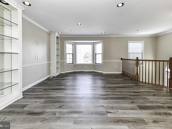 3rd image of 2 Parker Farm Ct