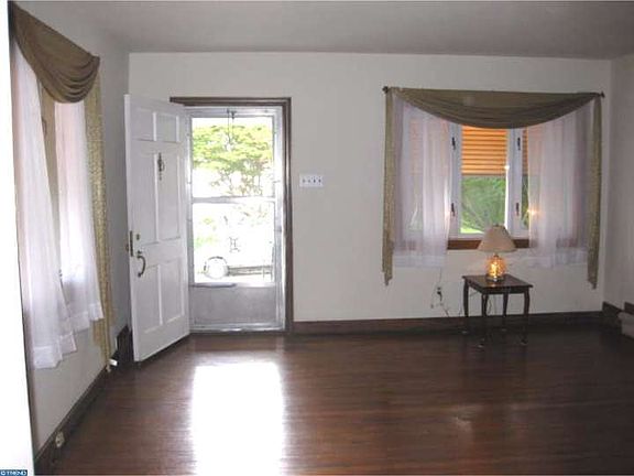 4th image of 1118 Agnew Dr