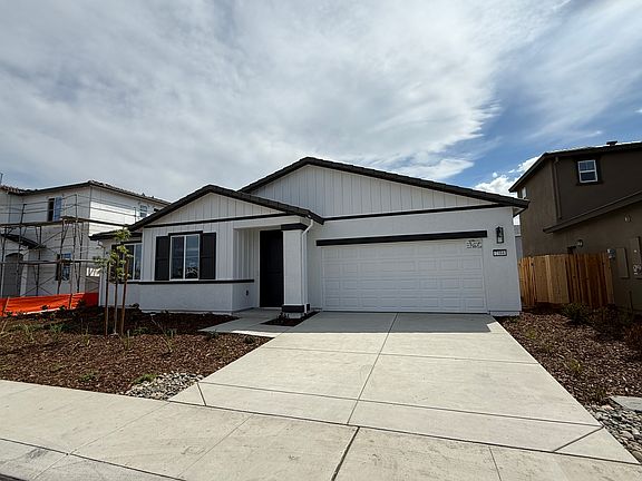 2nd image of 2384 Zellerbach St