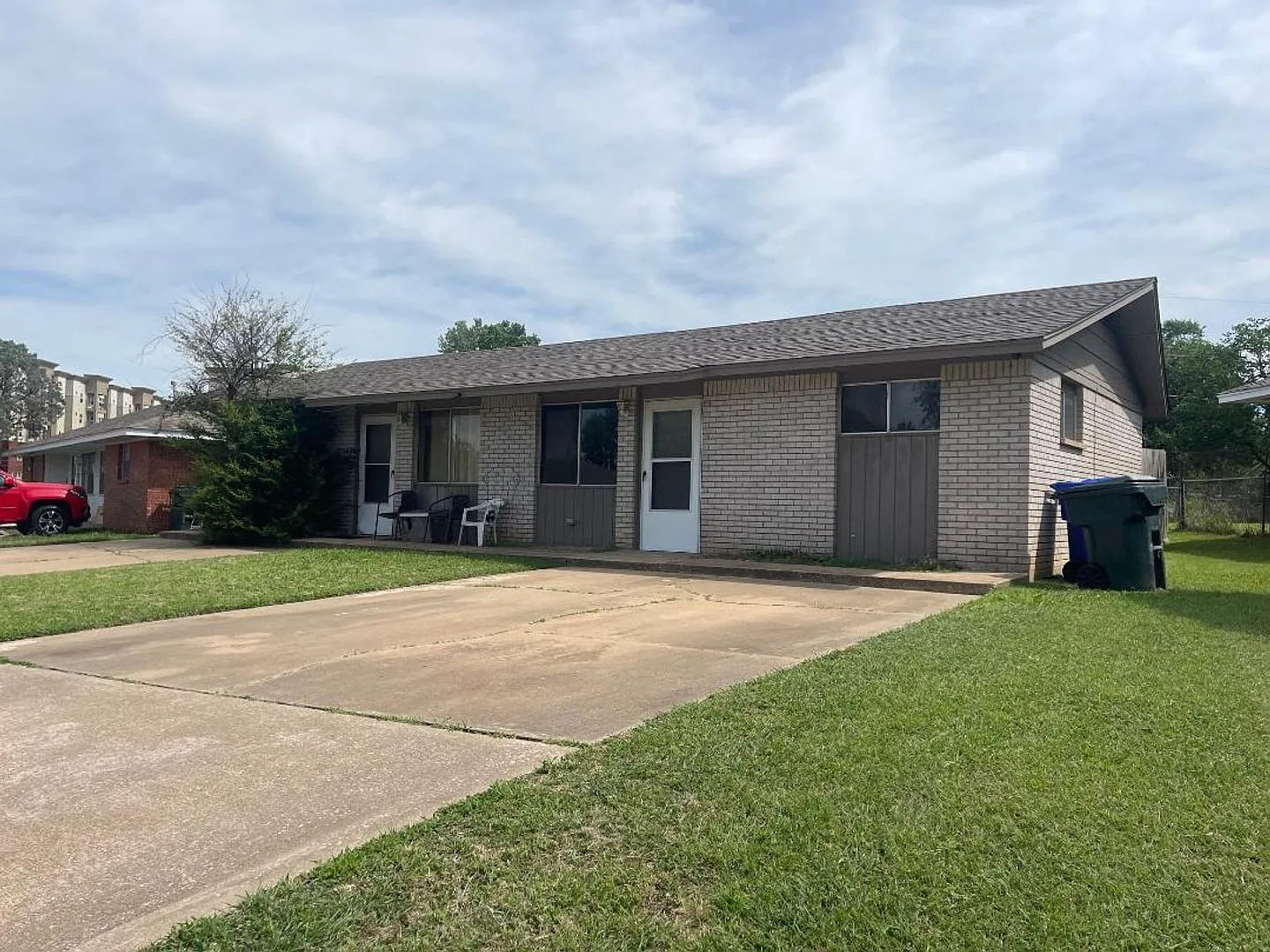 Adorable 1 bedroom 1 bathroom Duplex For Rent — Photo 2