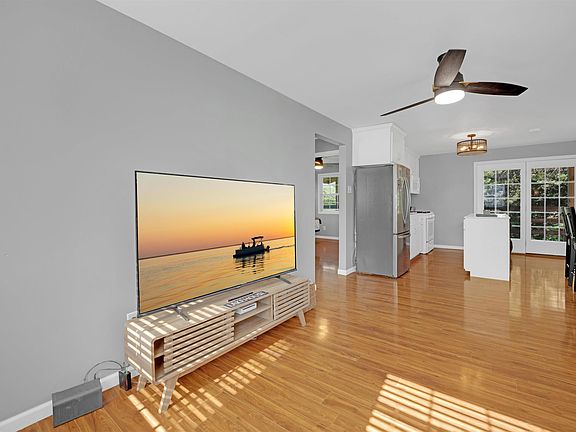4th image of 28865 Plum St